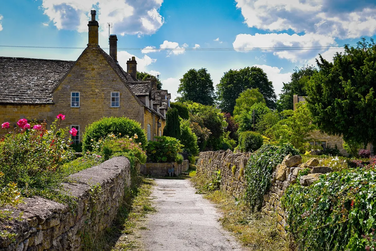Follies of the Cotswolds: A Weekend Driving Route for Architecture Lovers